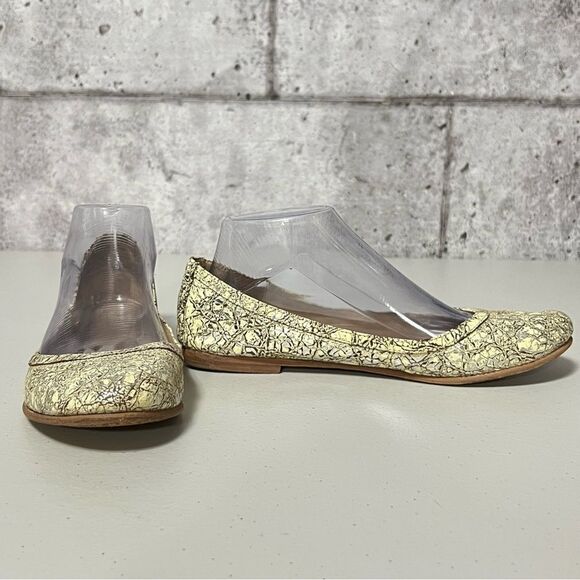 frye Carson Ballet Cracked Metallic Round Toe Leather Shoes - Picture 4 of 10